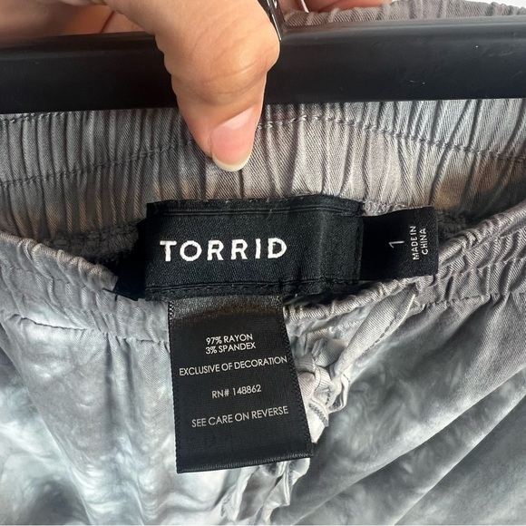 Torrid Relaxed Fit Jogger Challis Mid Rise Pant Tie Dye Gray size:1  Gray - Picture 13 of 14
